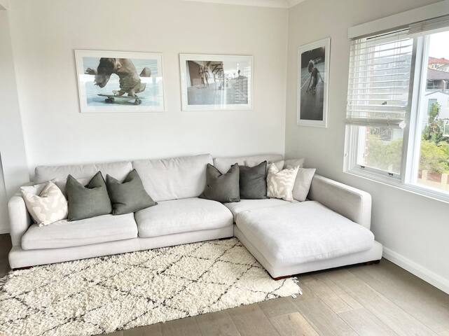 Coastal unit living at its best. gallery image 4