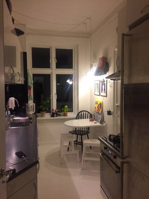 Lille hyggeligt køkken, med det man har brug for:)