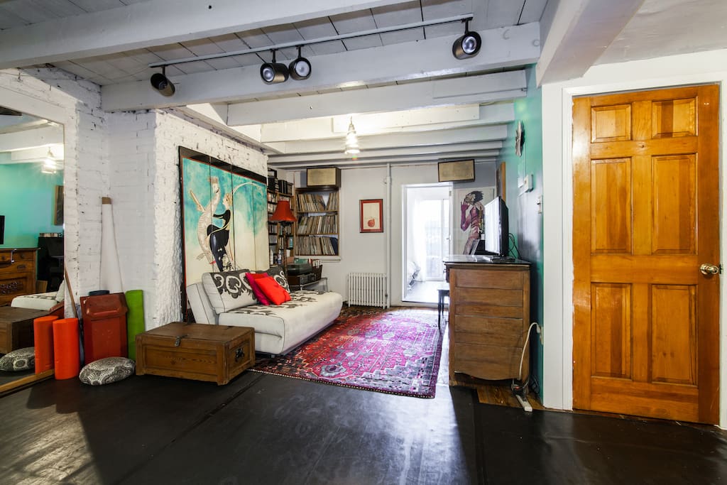 Bright Garden Room with Kitchenette