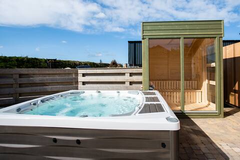 Hart Lodge Luxury home, Hottub Sauna & Games bar