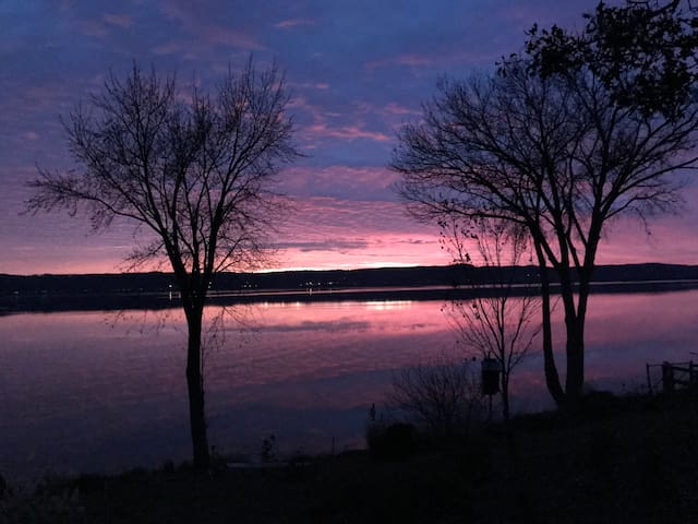 Lake Onalaska Cabin surrounded by Wildlife Refuge