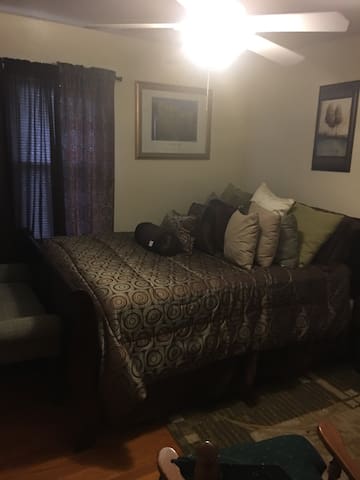 Nice cozy room 3 minutes I95 Dunn