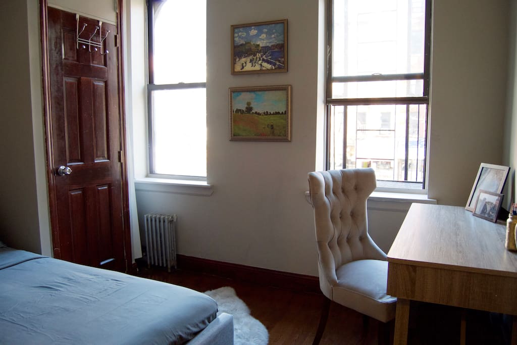 This room faces Ninth Ave and has sunny eastern exposure.