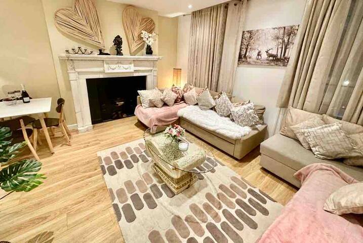 H1 Stunning large Apartment by Piccadilly Circus!