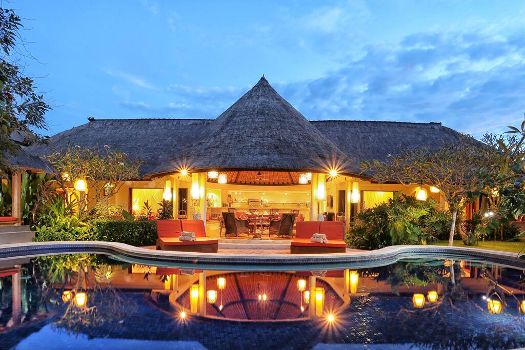 The villa can be book together as 5 bedroom villa.