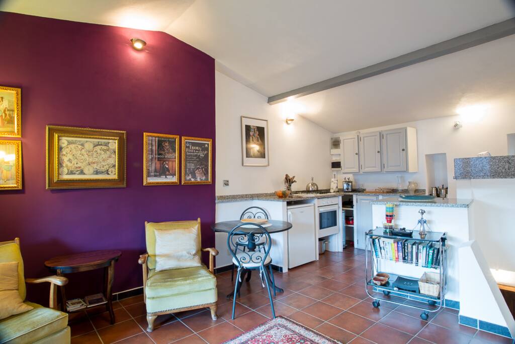 Stylish open plan kitchen/dining area