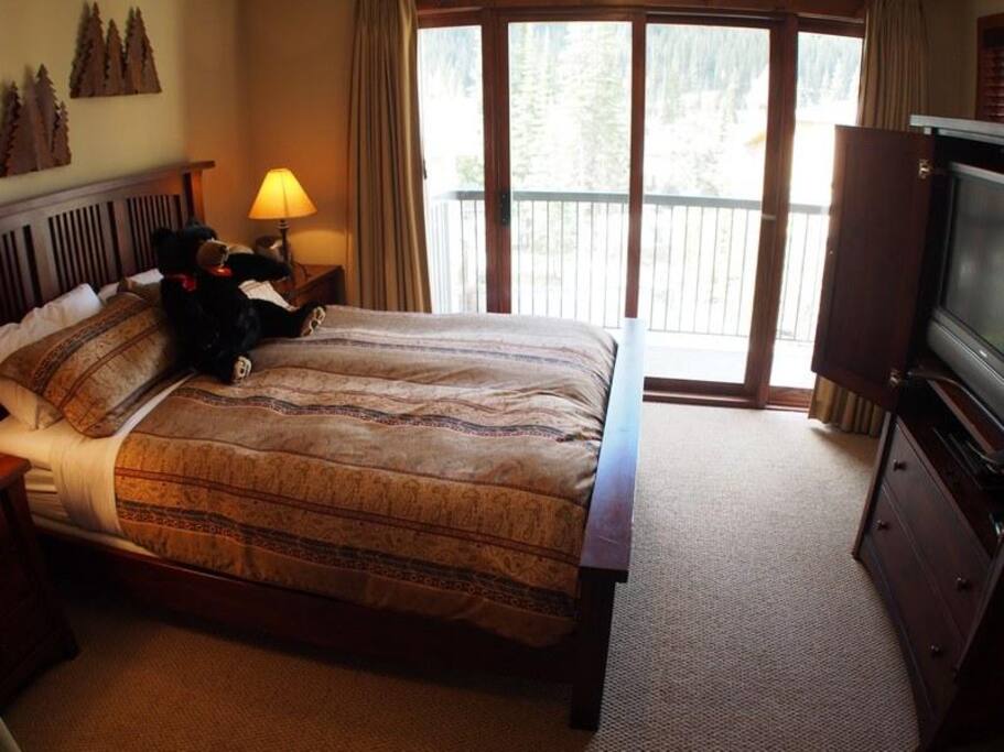 TL05MasterBedroom