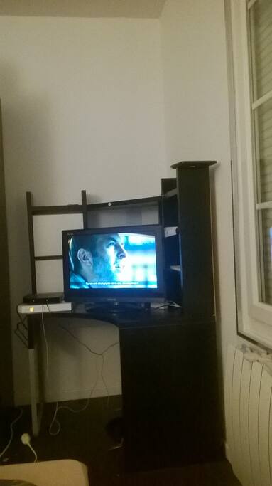 TV 80cm avec TV d'orange et wifi