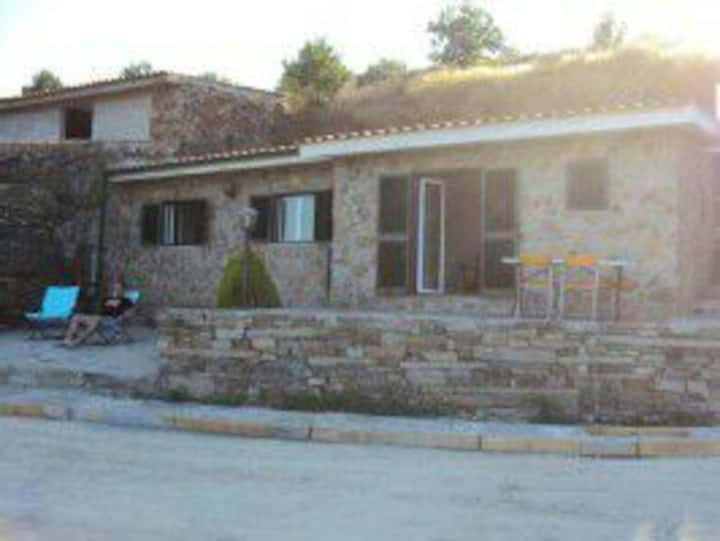 Rustic house overlooking Douro river