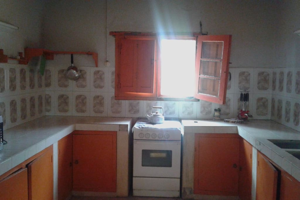 Cocina, amplia y luminosa.