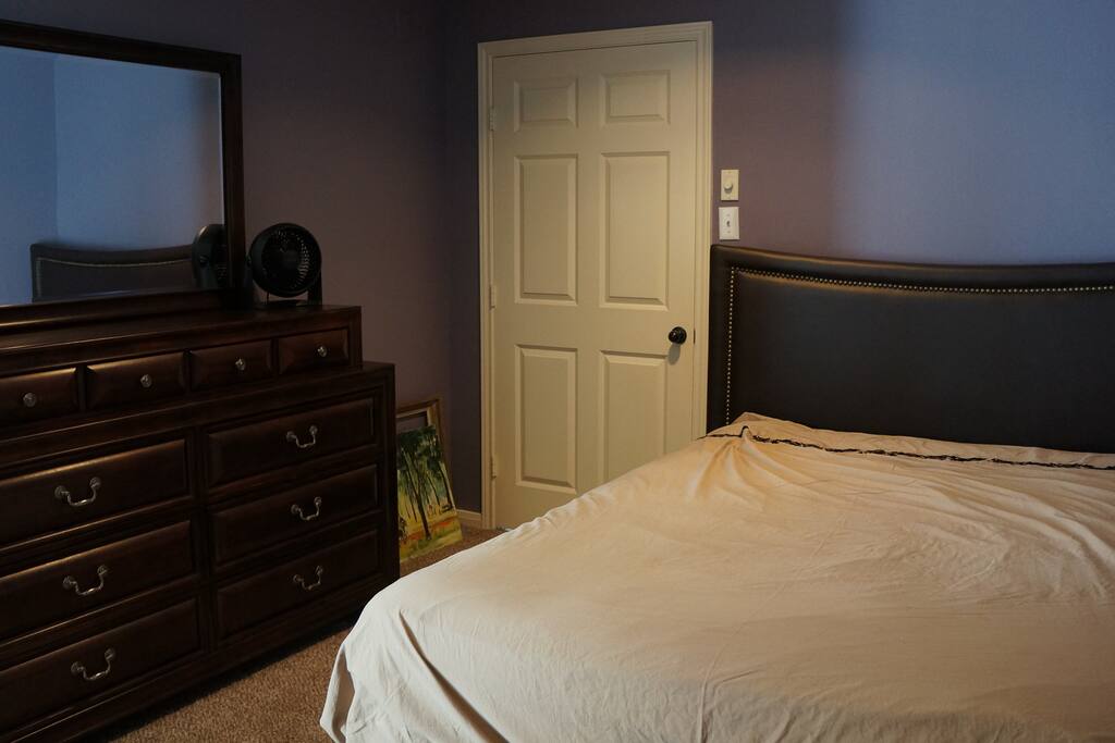 Private room on first floor W/ queen bed