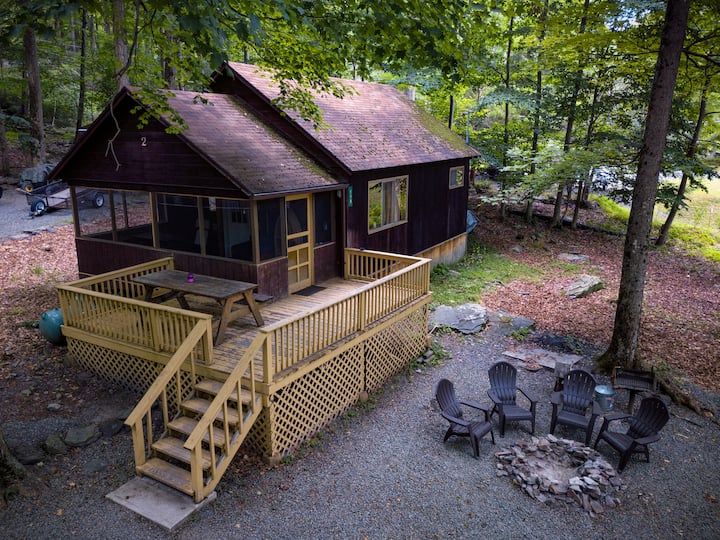 Lakeside Cabin with Boat Dock 2 Cabins for Rent in Greentown, Pennsylvania, United States