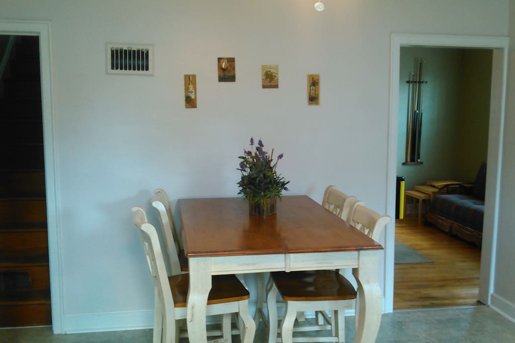 Clean & modern kitchen with dishwasher & disposal