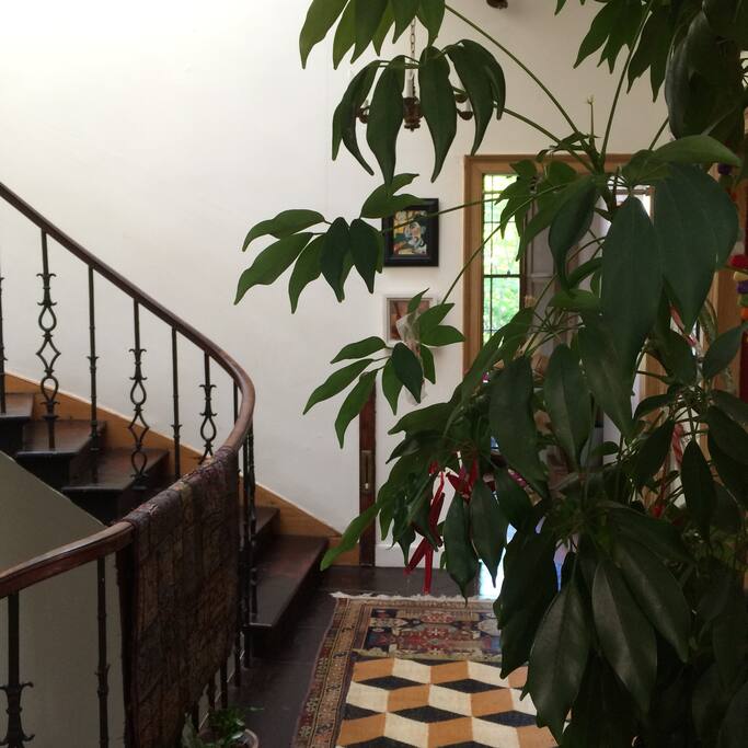 Stairs leading up to...
(H. Machover)