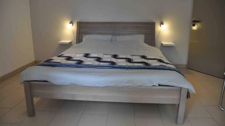 Schlafzimmer mit Zugang zu der Terrasse 