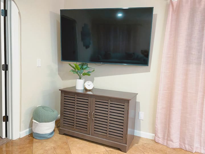 New Beautiful Classic Modern Brick House + Hot Tub - Roseville