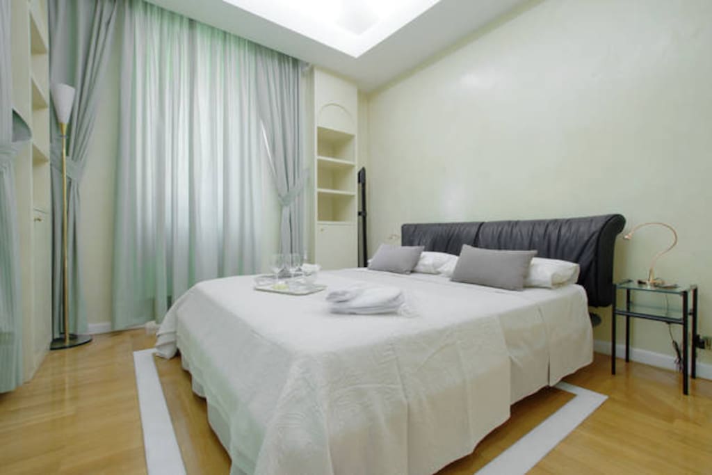 Welcome, this comfortable, large bed in a very cozy and private and silent room (all flat has double glaze windows) will make sure you will have sweet dreams!
