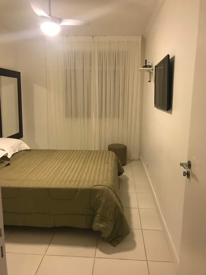 Camera da letto 1
letto chi
Armadio ventilatore a soffitto,
grucce
