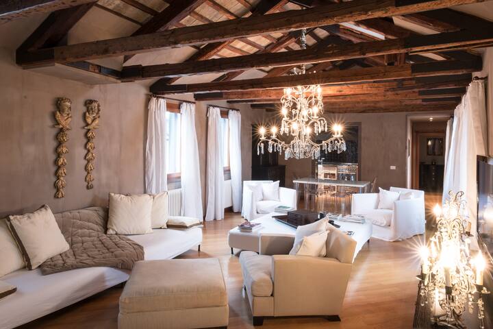 Ca’ Navagero 3-Riva degli Schiavoni (w/terrace) gallery image 4