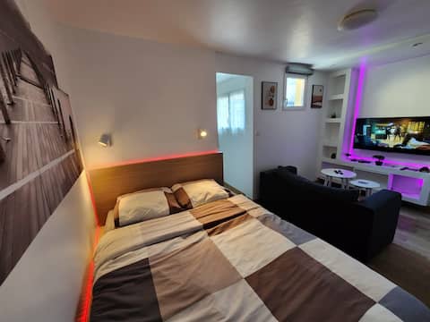 Top Airbnb: Le Blanc-Mesnil, superb studio in residence. in Le Blanc Mesnil