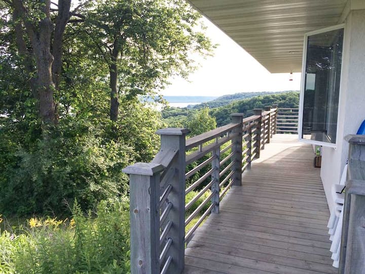 Lake Pepin Cottage on the Bluff Houses for Rent in Maiden Rock