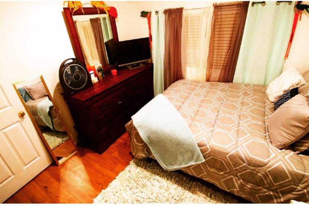 Nice cozy bedroom suitable for two