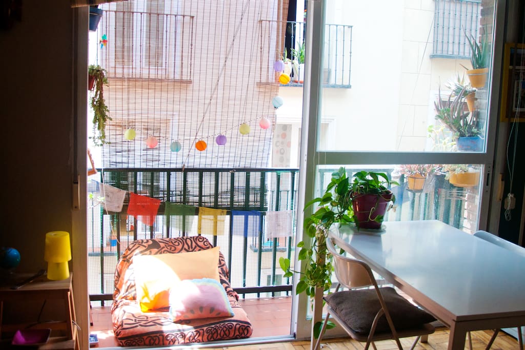 Mi chill out. Para relajarse. Si lo acompañas con música, ¡mucho mejor! Este gran ventanal hace que la casa sea muy iluminosa.