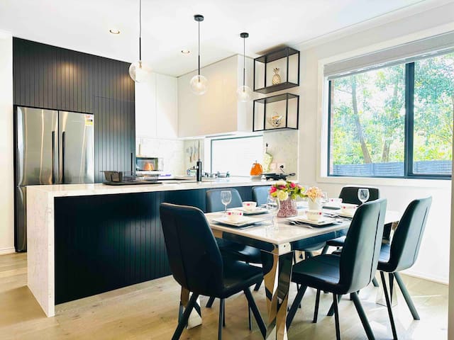 Holiday home near Chadstone with wifi and Netflix