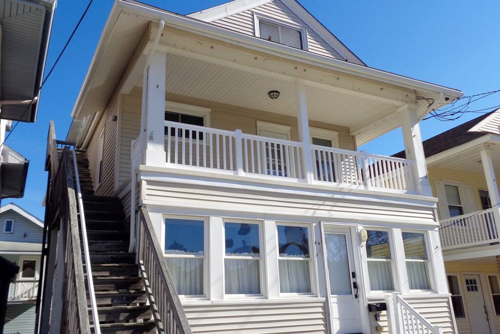 Great 2nd Floor Deck