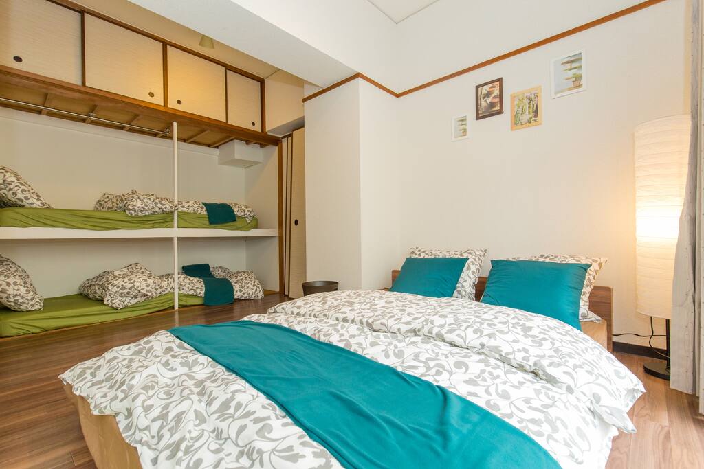 1 double bed and 1 bunk bed