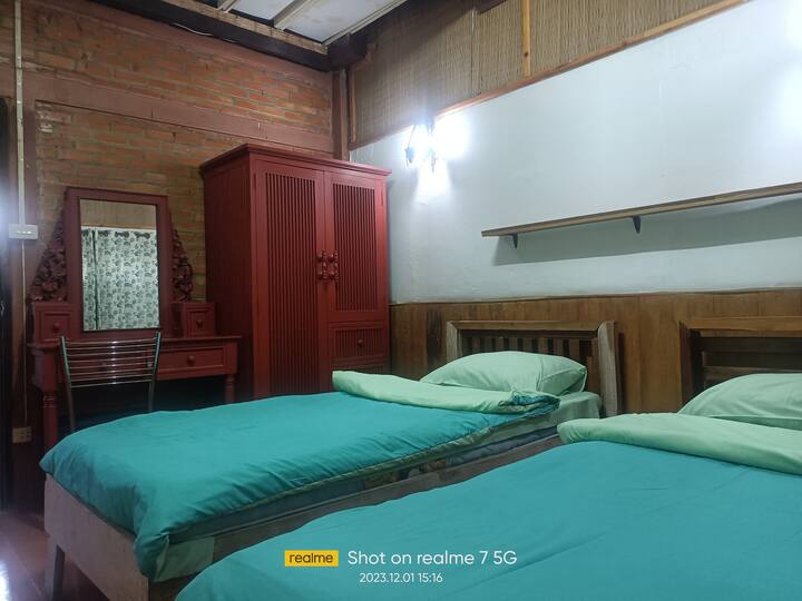 Bedroom1  Twin 3feets מיטות.