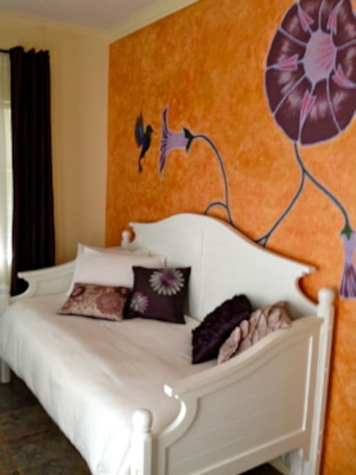 Gloria Room. Attached to Savannah room. Has 2 day beds.