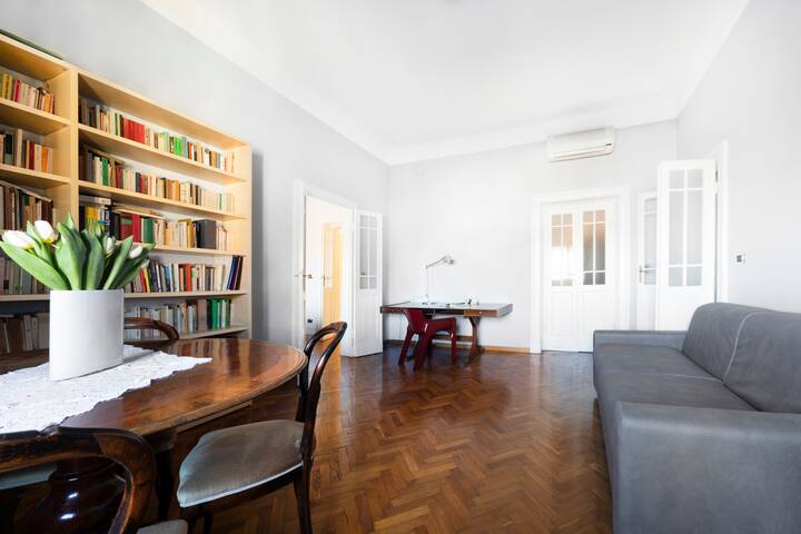 GetTheKey Rizzoli Apartment gallery image 5