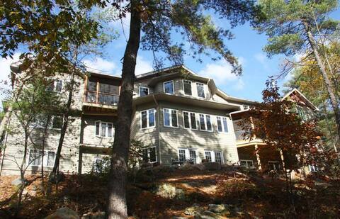 Beautiful Lodge on the Lake