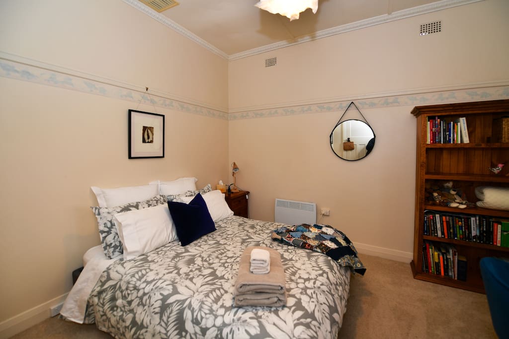 Queen bedroom 2
