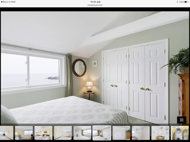 Bračni krevet (160x200) s pogledom na ocean.