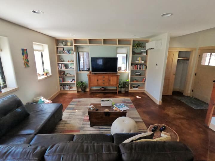 Dhoma e ndenjjes: Krevati #4 "Pullout Queen" 