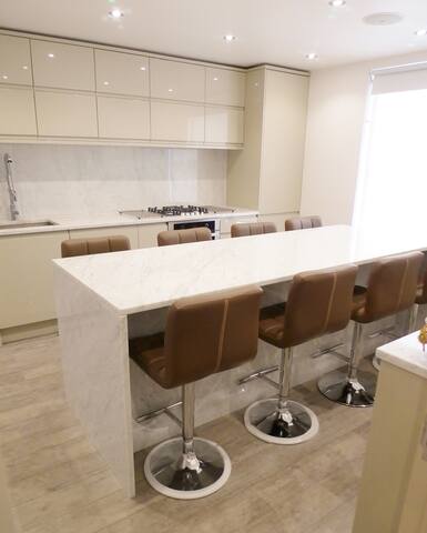 Luxury 3bed 3bath AC HollandPk/NottHill/Kensington gallery image 4