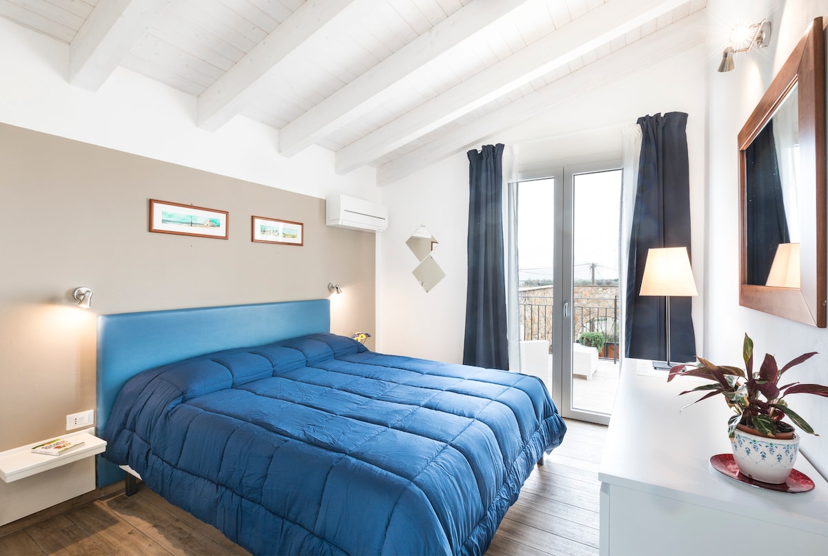 ห้องนอนคู่พร้อมระเบียง