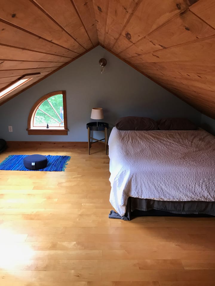 S nafukovacím matracom