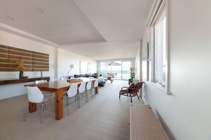Bayview Beachfront Apartment gallery image 2