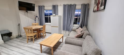 Top Airbnb: Entire Flat With View to River Yare , H7 in Bradwell