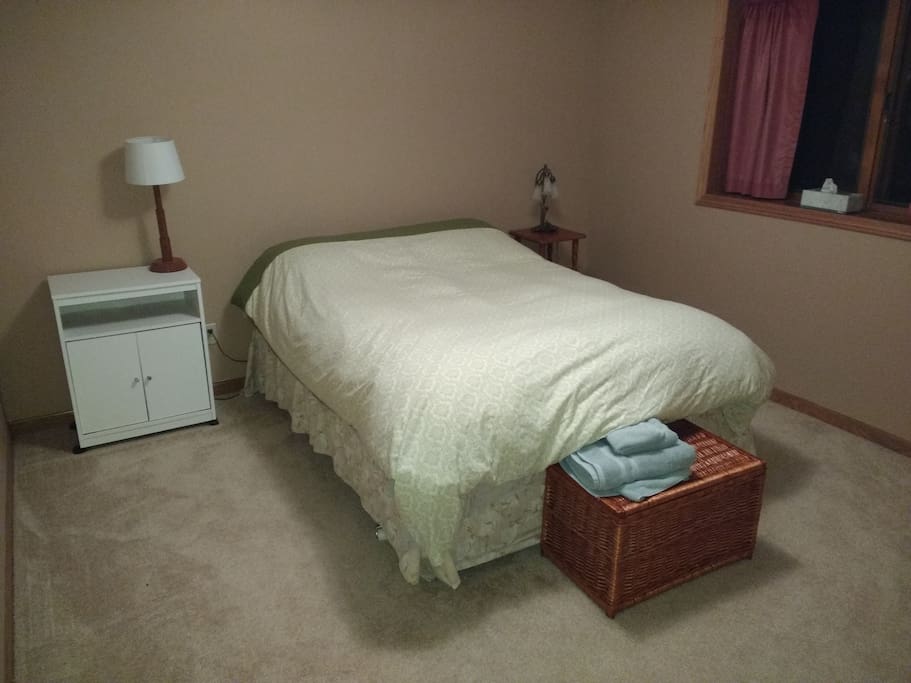 Queen Bedroom