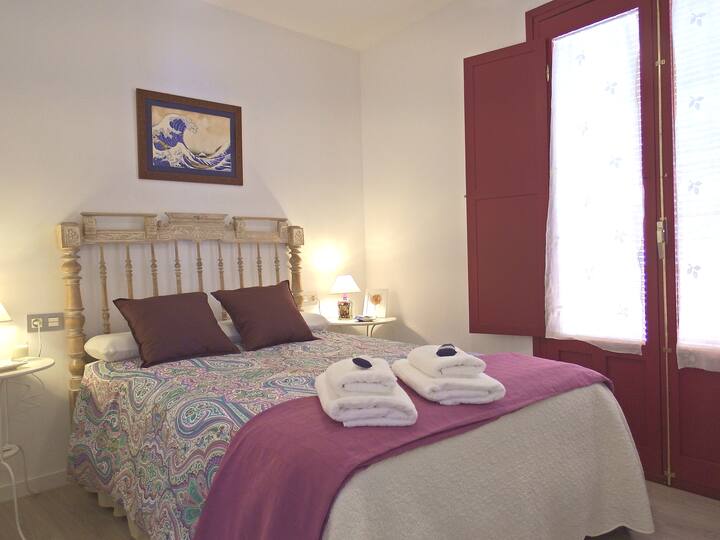 Spálňa 3 s matracom s rozmermi 135 x 200 cm, zrekonštruované starožitné čelo postele