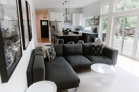Top performing Airbnb: Modern Surf Cabin / Great Location / 4 bed, 2 bath in Tofino