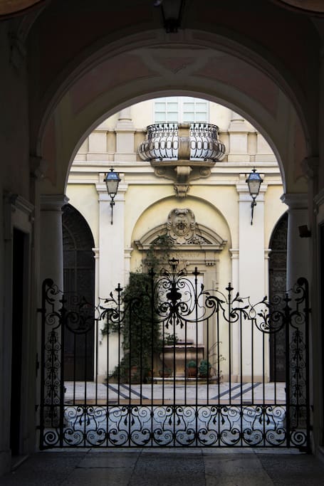 L'ingresso del Palazzo