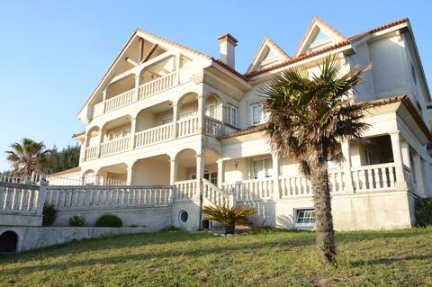 House with swimming pool and ocean view