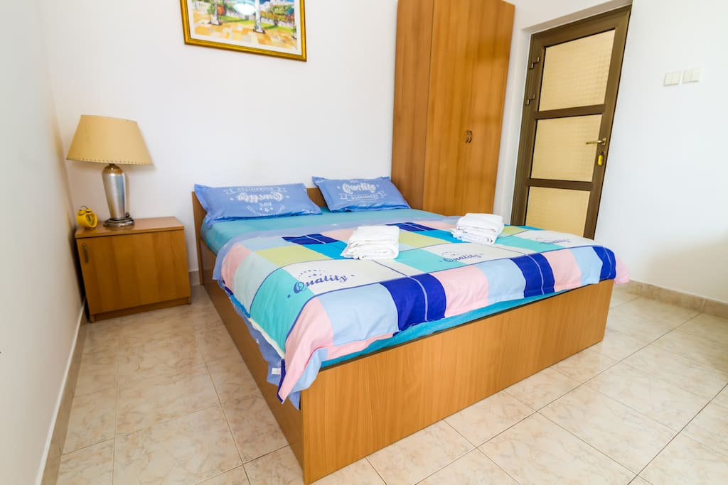 Free Wi-Fi, Cable TV, Bed linen and towels are provided.