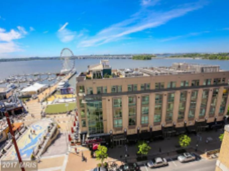 Condo location - in the heart of the harbor