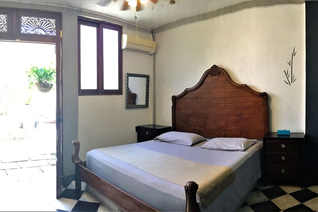 bedroom/door